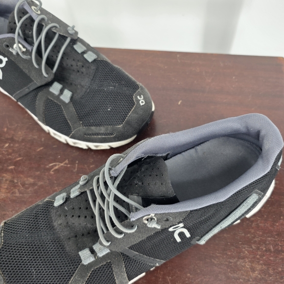 On Running Black and White Athletic Shoes Women's Size 7 - Picture 4 of 7